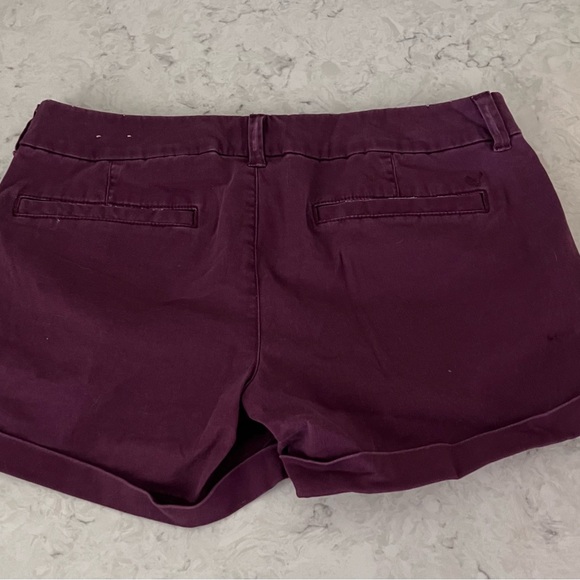 American Eagle Low-rise Burgundy cuffed Midi Stretch Shorts Size-6 - Picture 2 of 9